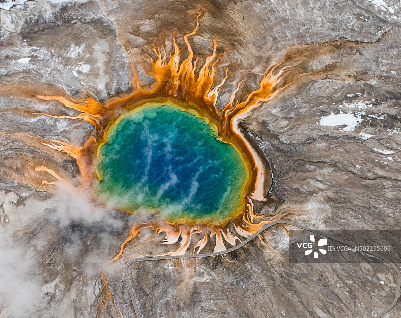 大棱镜温泉彩色航拍图片素材