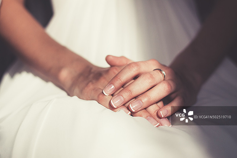 新娘的手部特写图片素材