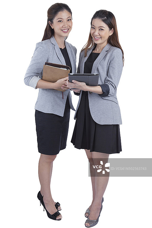 两位漂亮的女商人正在工作图片素材