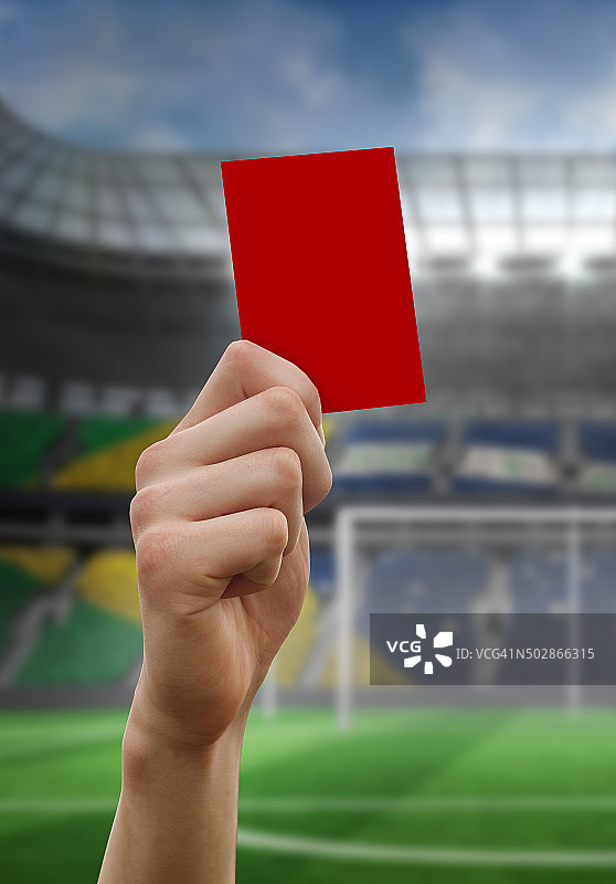 手持红牌的合成图图片素材