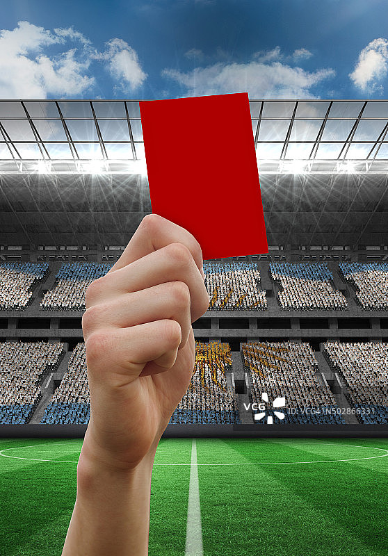 手持红牌的合成图图片素材