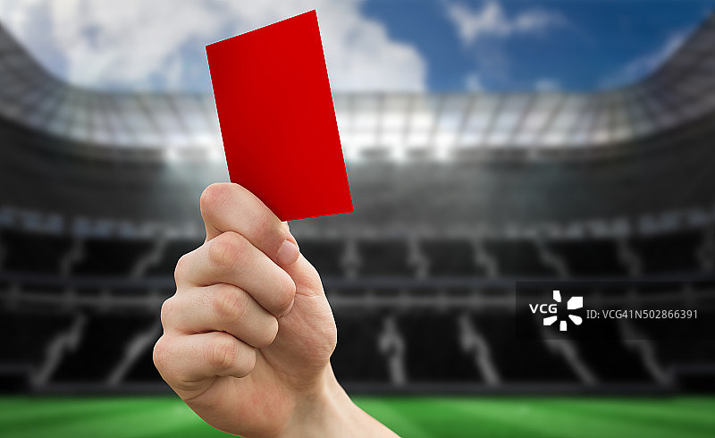 手持红牌的合成图图片素材