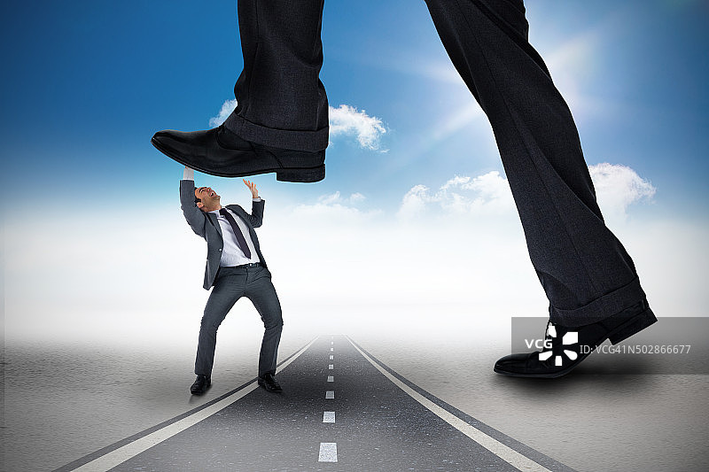 踩在小商人身上的商人合成图像图片素材