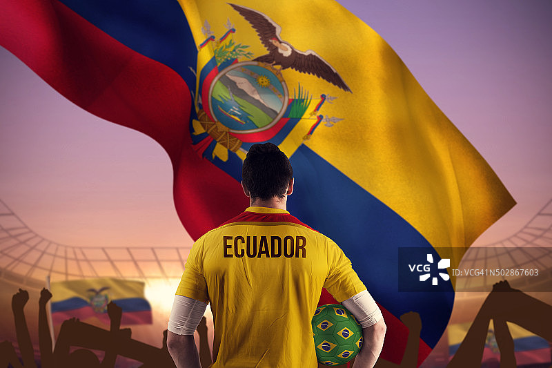 厄瓜多尔足球运动员持球的合成图像图片素材
