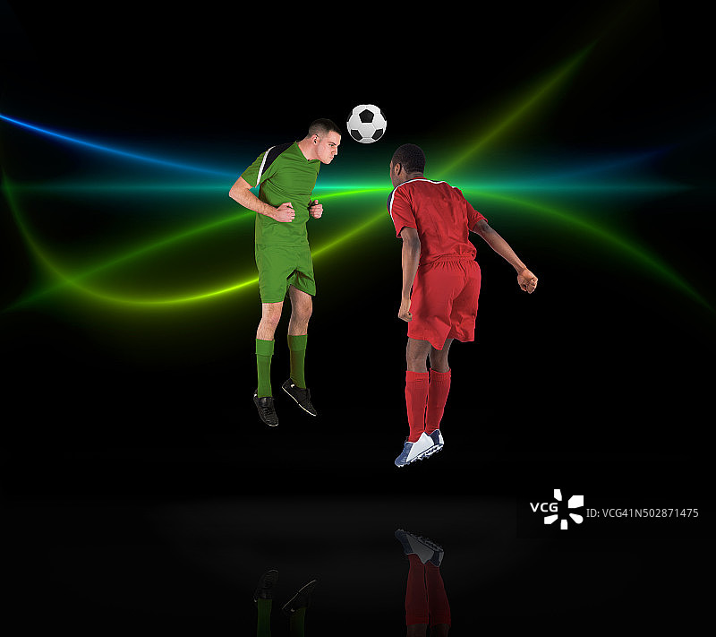 足球运动员争抢足球图片素材