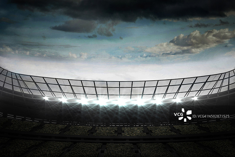 多云天空下的大型足球场图片素材