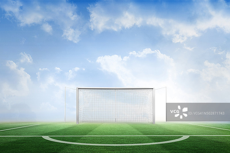 蓝天下足球场图片素材