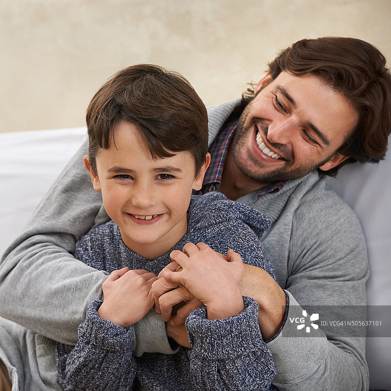 慈爱而深情的父亲图片素材