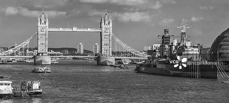 贝尔法斯特号军舰和伦敦塔桥图片素材