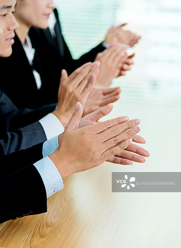 会议上的掌声图片素材