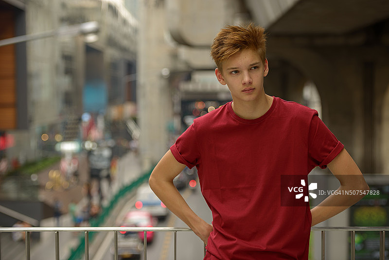 户外少年图片素材