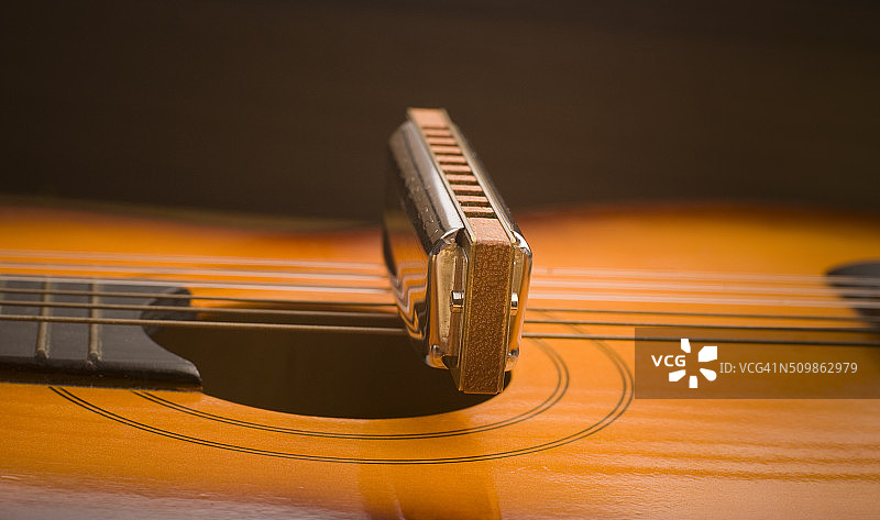 吉他与口琴图片素材