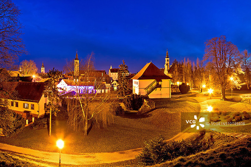 瓦拉日丁镇的傍晚天际线景观图片素材