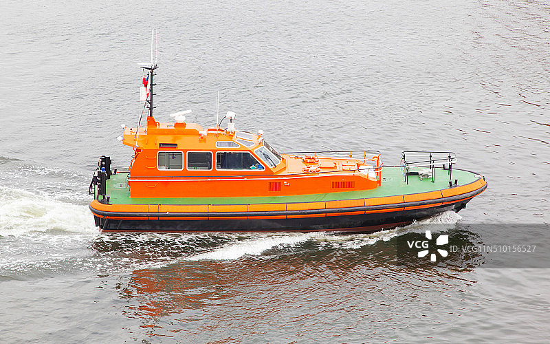 水中的救援船图片素材