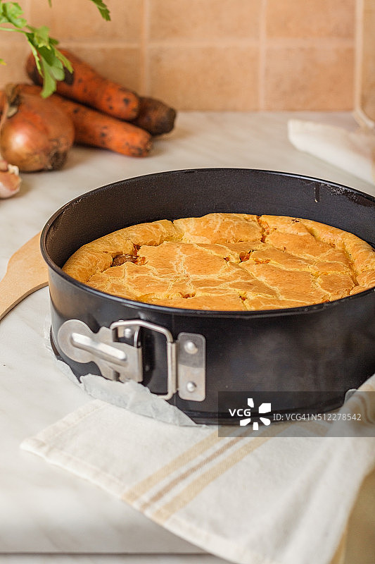 新鲜鸡肉胡萝卜派图片素材