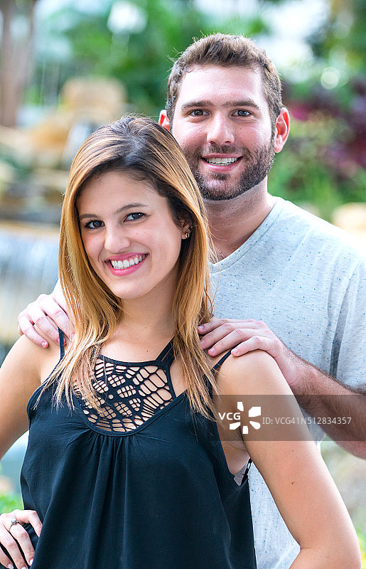 年轻的夫妇图片素材