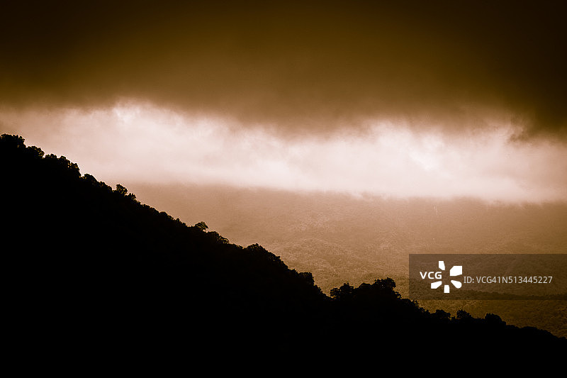 热带山脉美丽风景图片素材