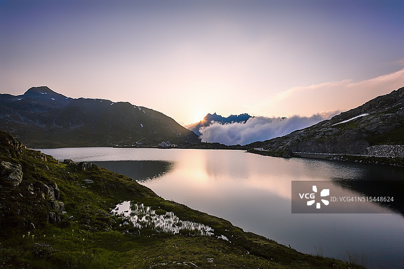 格里姆瑟尔山口托滕湖的日落图片素材
