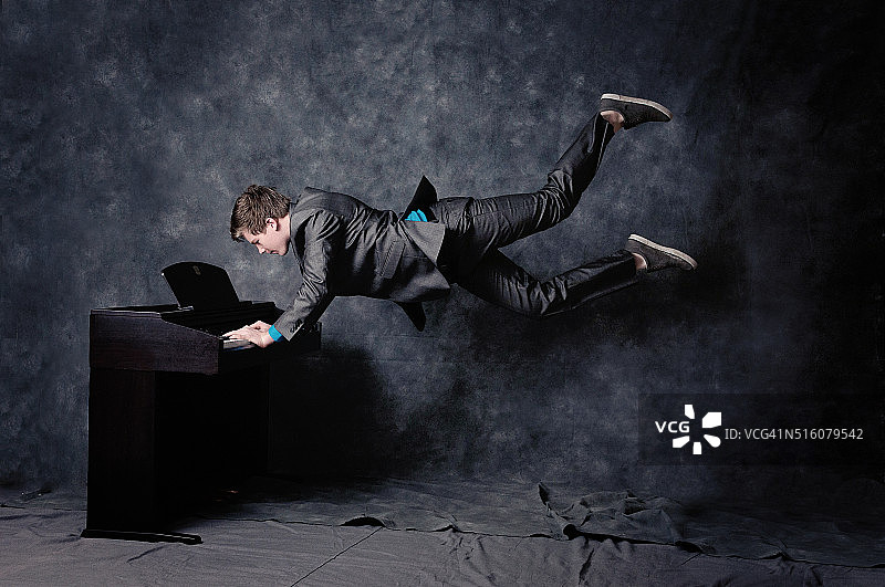 钢琴的魔力图片素材