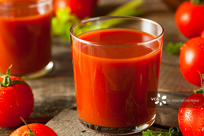 新鲜有机番茄汁图片素材