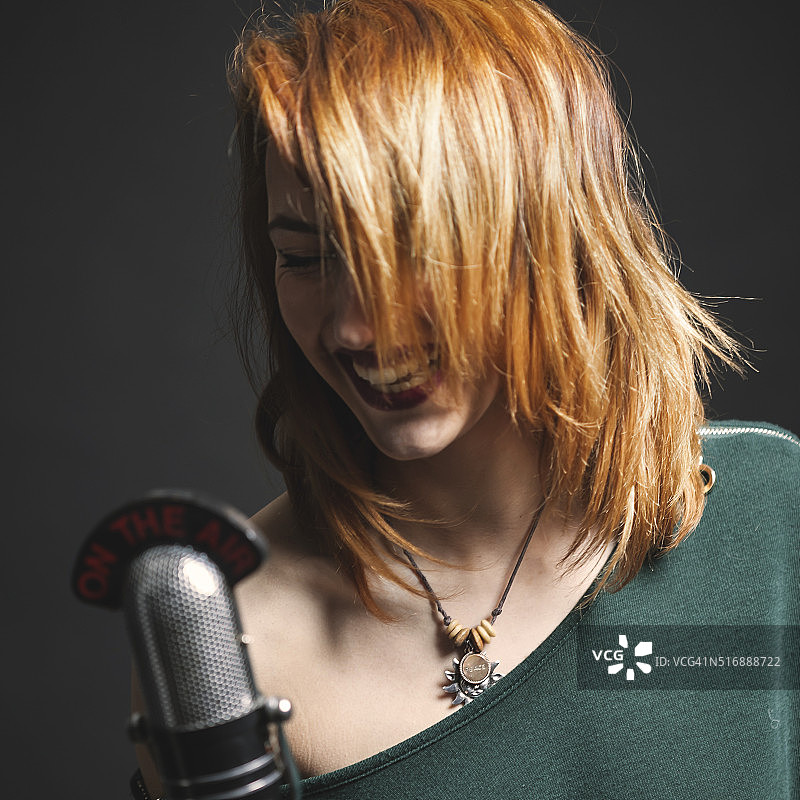 广播主持人图片素材