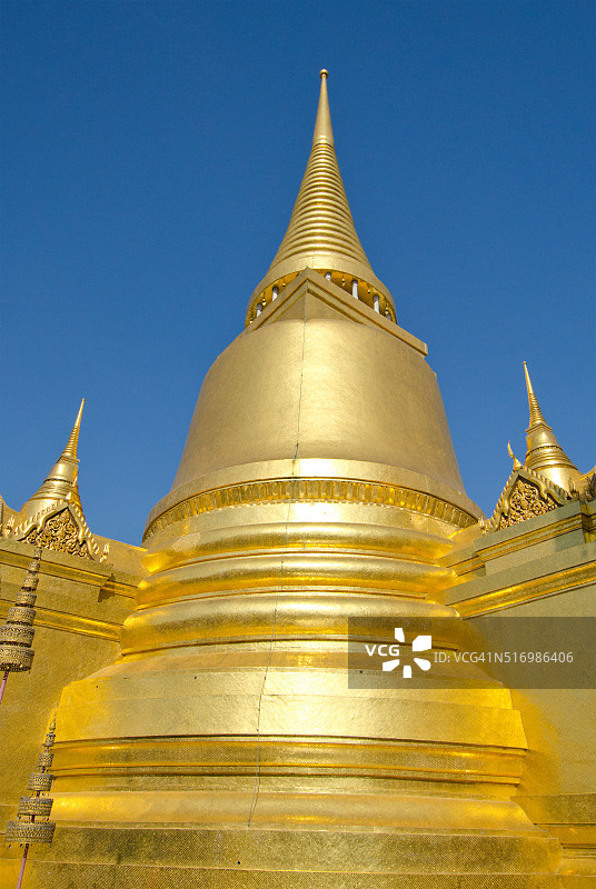 泰国大皇宫金色宝塔图片素材
