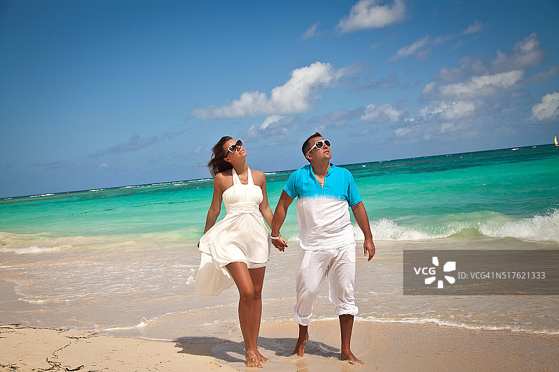 沙滩情侣图片素材