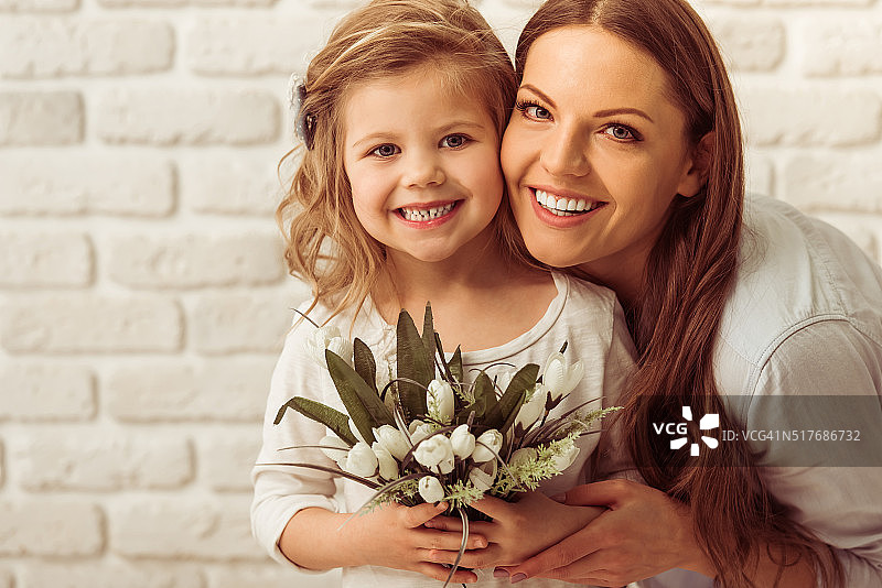 美丽的母女图片素材