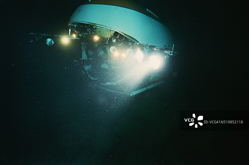带泛光灯的潜水器图片素材
