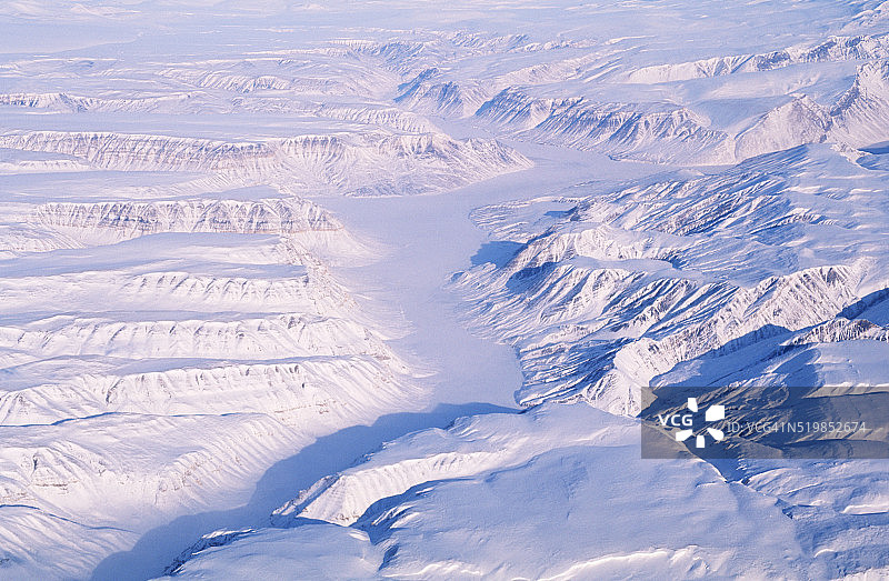 加拿大北极埃尔斯米尔岛的冰川地貌图片素材
