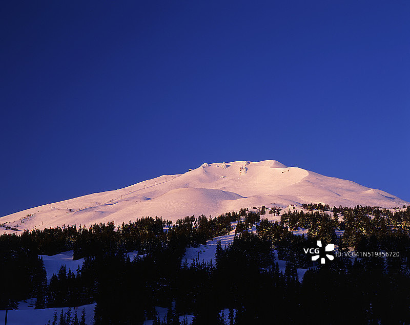 巴彻勒山日出图片素材