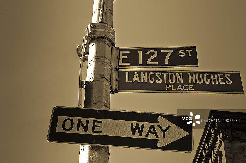 兰斯顿·休斯广场街道路牌图片素材