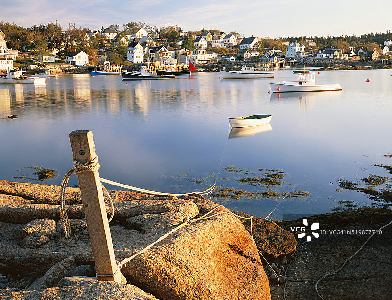 斯托宁顿港晨曦中的船只图片素材