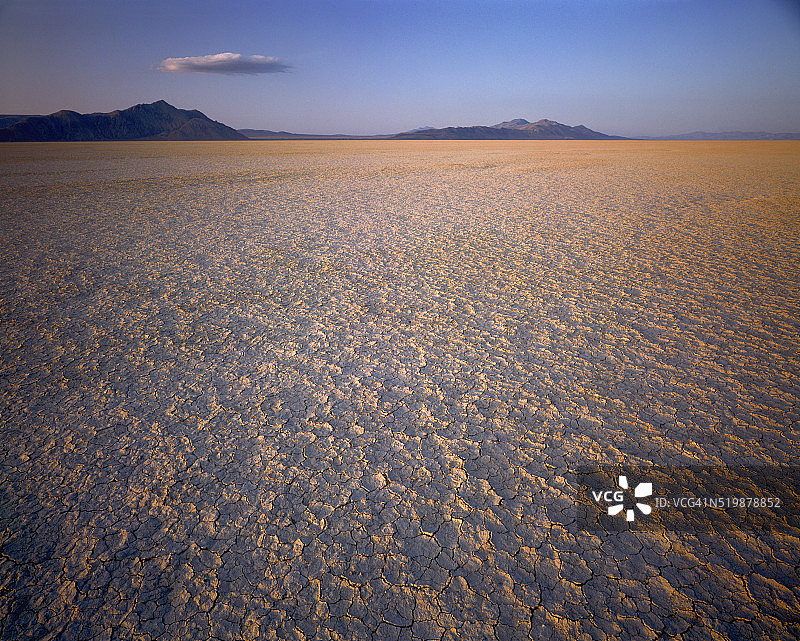 黑岩沙漠海滩图片素材