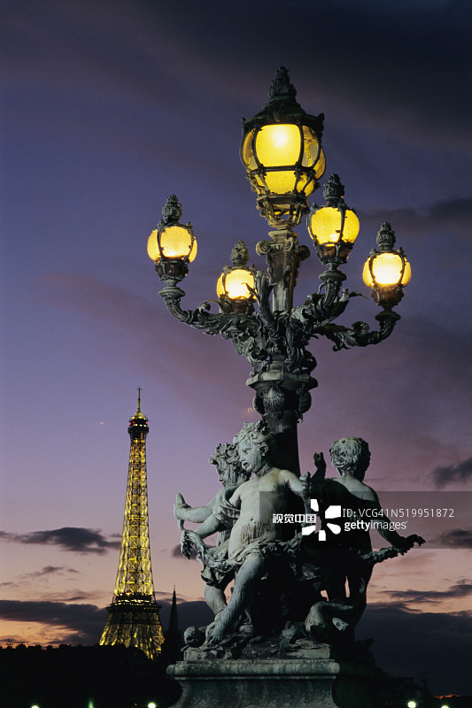 街灯与埃菲尔铁塔图片素材