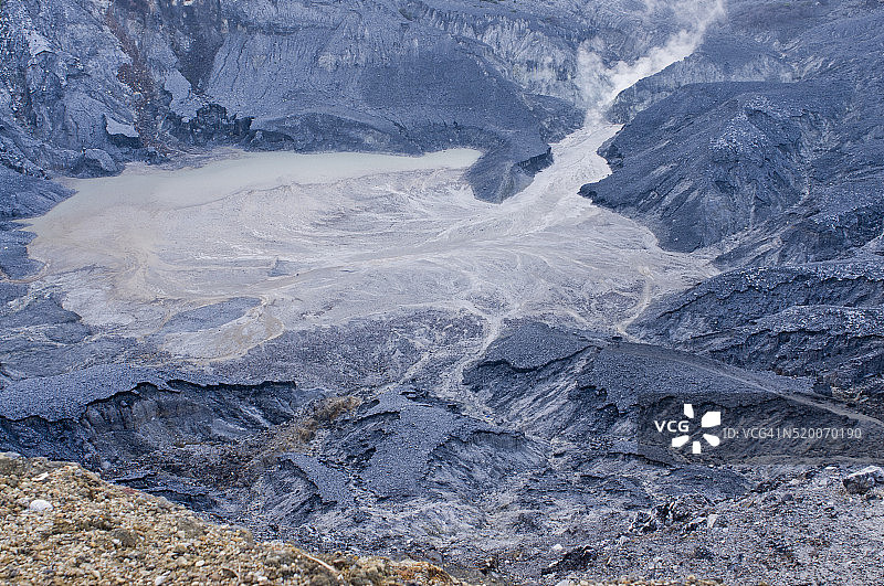 覆舟山奎恩火山口图片素材