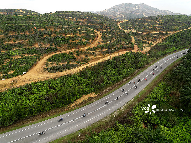 新山高速公路上的摩托车图片素材