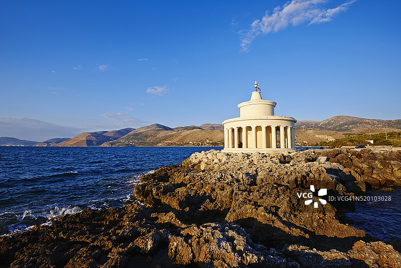 希腊，爱奥尼亚群岛，凯法利尼亚岛，阿尔戈斯托利，圣特奥多隆灯塔图片素材