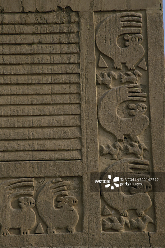 昌昌考古遗址的雕刻墙图片素材