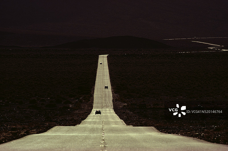 笔直的道路图片素材