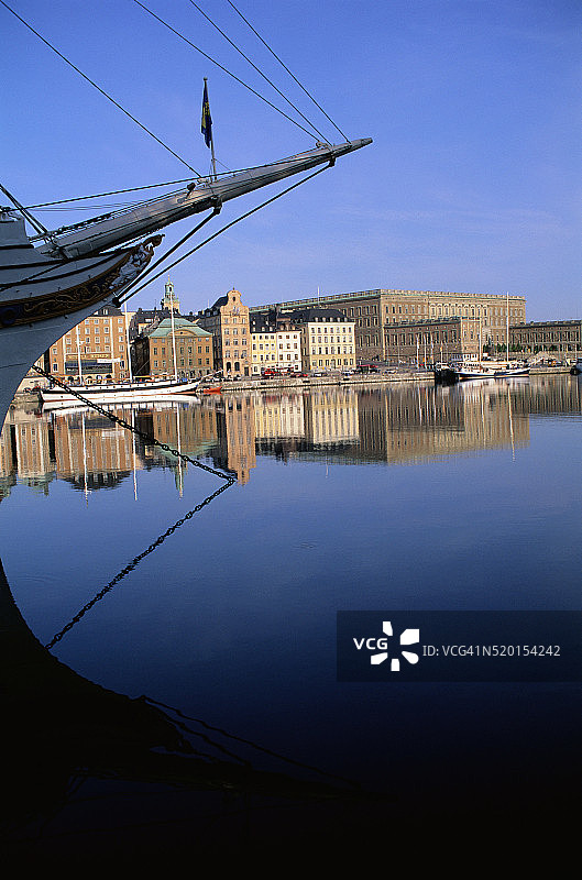 皇家宫殿与阿夫·查普曼船图片素材