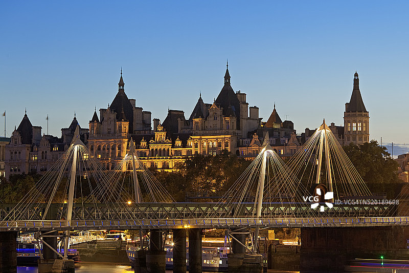 暮色下的金禧桥图片素材