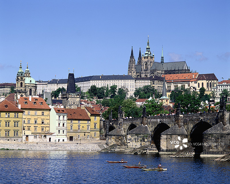 赫拉德卡尼宫和查理大桥图片素材