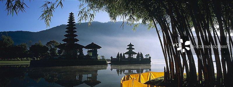 印度尼西亚巴厘岛布拉坦水神庙图片素材