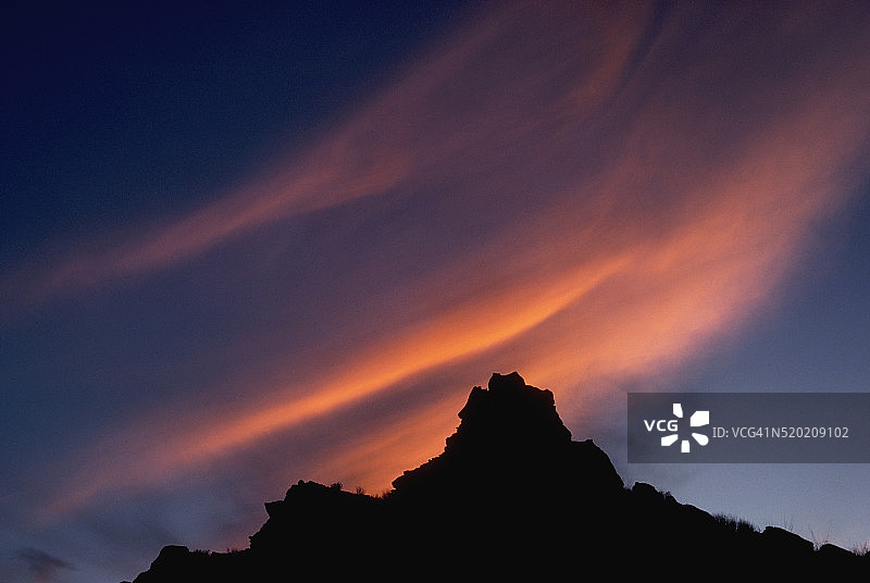 日落时的卷云图片素材