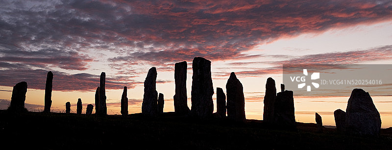 黄昏时分的卡拉尼什石圈图片素材