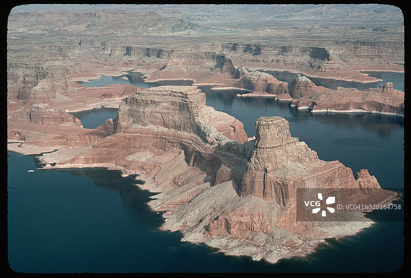 枪眼孤丘图片素材