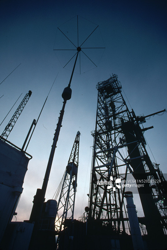 油井钻塔天线图片素材