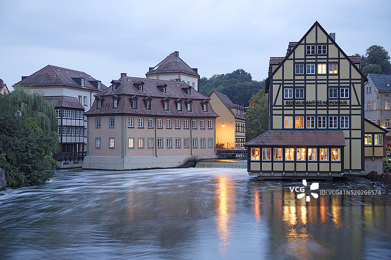 雷格尼茨河上的半木结构建筑图片素材