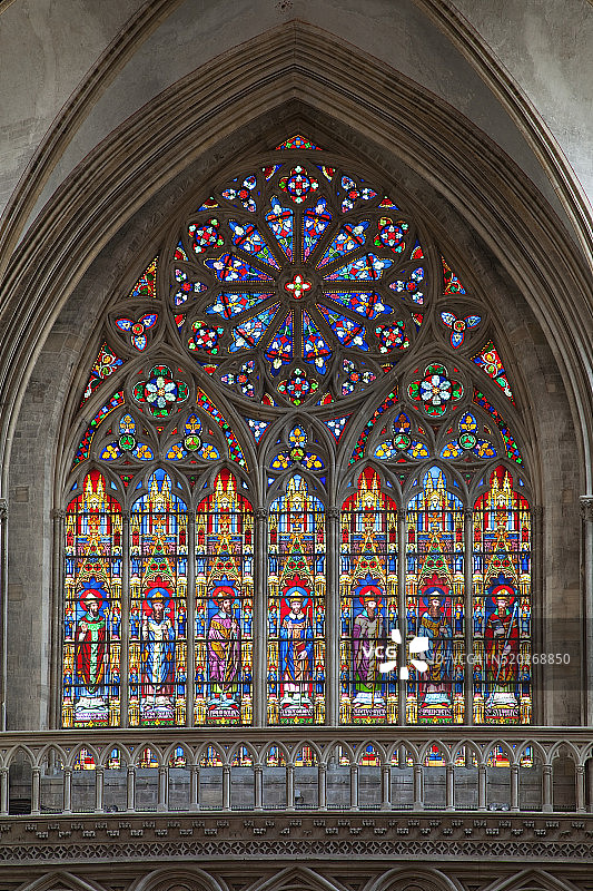 巴约圣母院大教堂的彩色玻璃窗图片素材